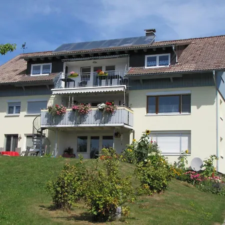 Zuern Apartman *